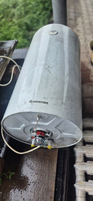 Водонагреватель Аристон 100л