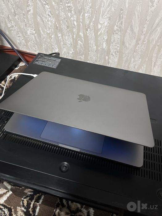 Macbook pro  2017 retina 16gb 512gb super mosh ideal model 1708