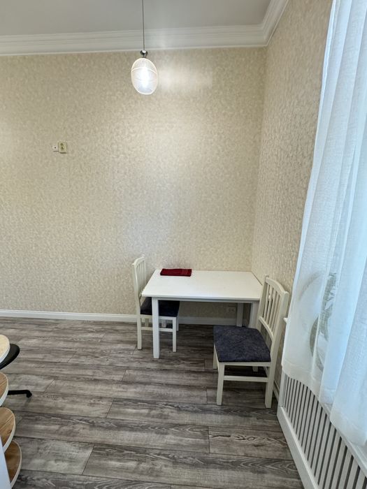 Своя квартира , высокопотолочка. Бывший пед институт