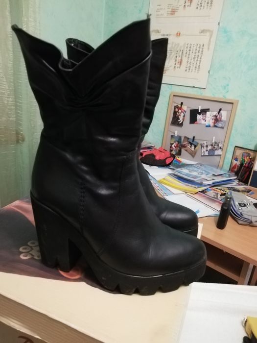 Cizme cu platforma din piele mărimea 37