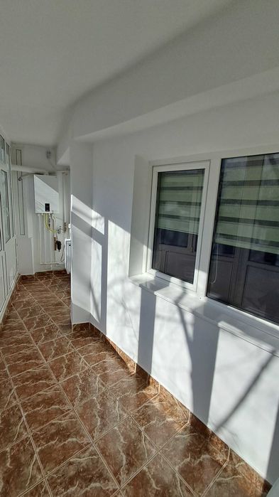 Apartament 3 camere decomandat, 2 băi, 2 balcoane, Micro 17, etaj 2/4
