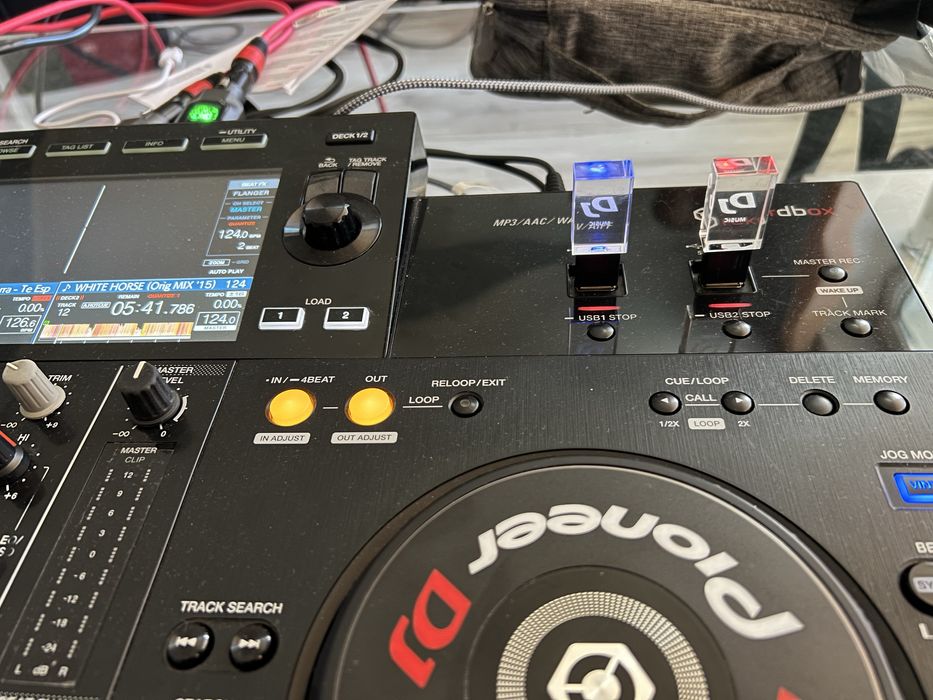 Продавам Pioneer XDJ-RR