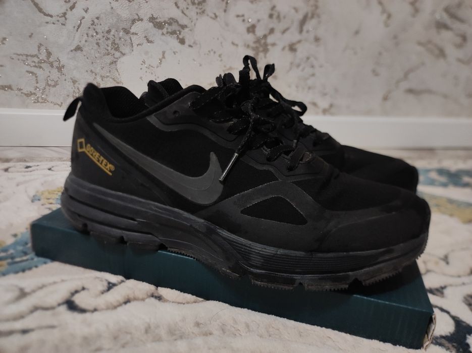 Продам обуви найк и мизуно