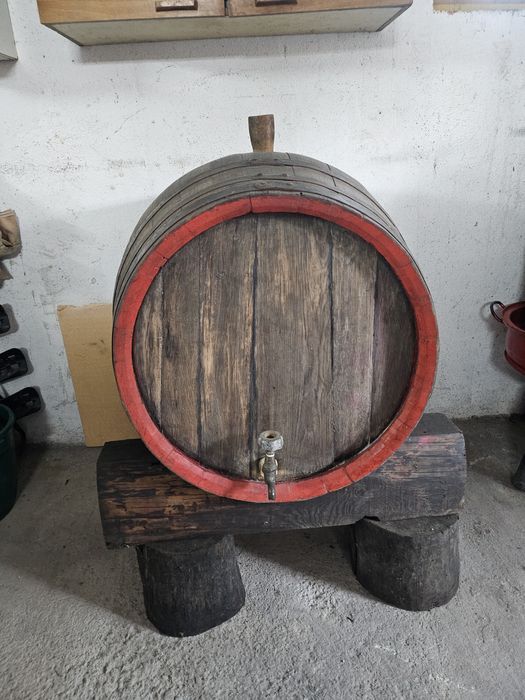 Butoi de vin , din stejar 300 litri