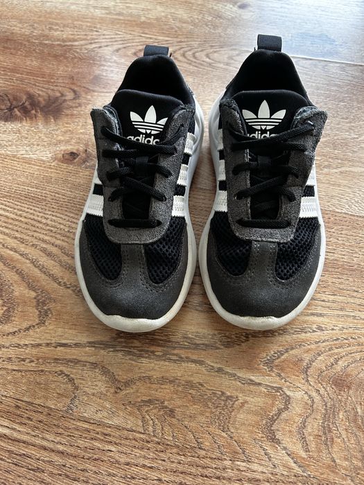 Детски маратонки adidas за момче