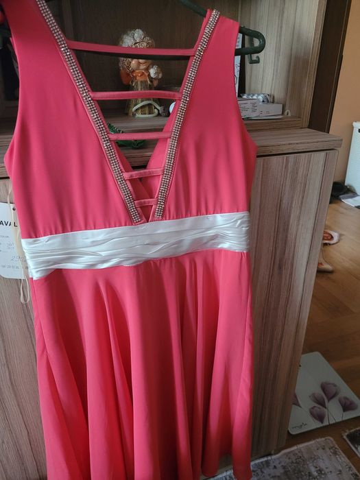 Rochie ocazie,nu a fost purtată niciodată