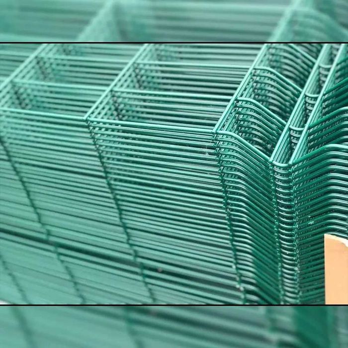 Оградни панели, колове, врати и портали по поръчка.