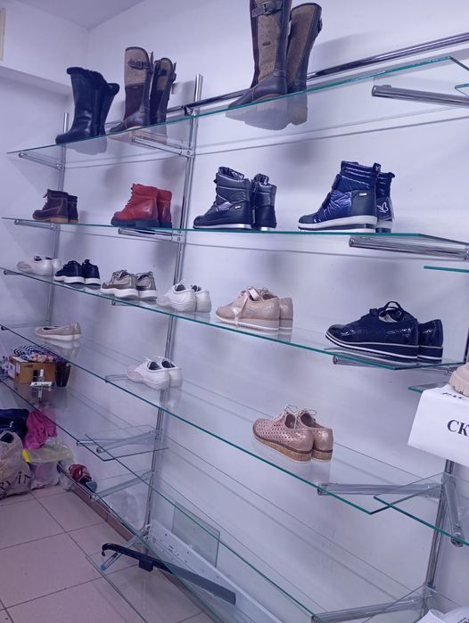 Продам стеклянные полки  для бутика