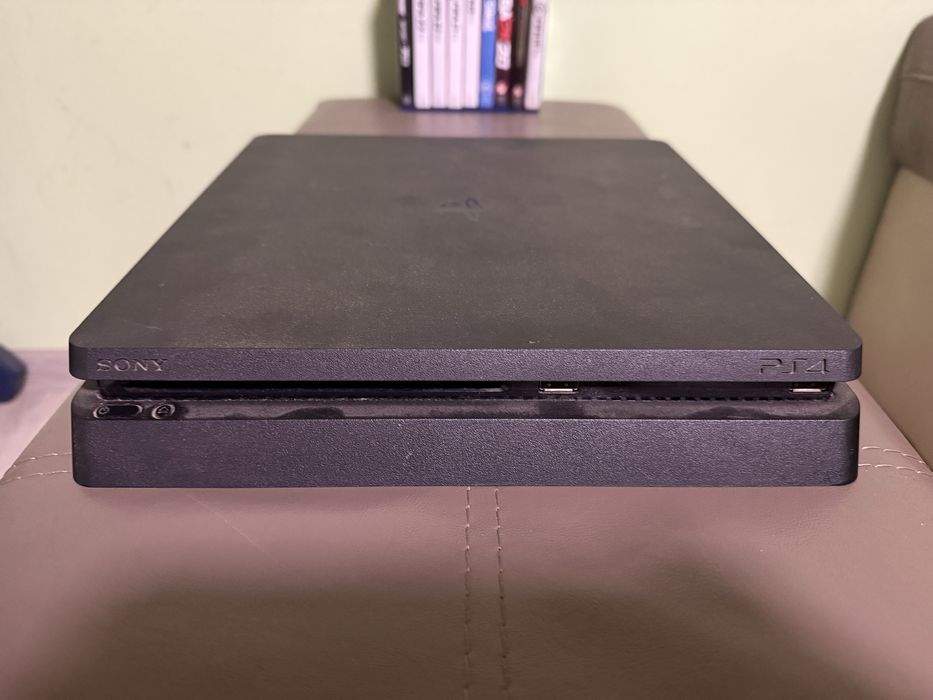 Продавам PlayStation 4 Slim 500 GB