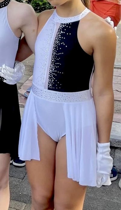 Сценичен костюм в бяло за дете