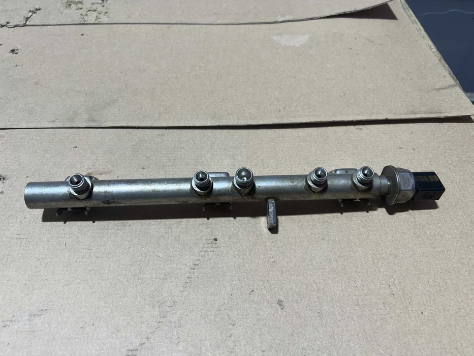 Rampa injectoare cu senzor presiune BMW Seria 1 E87 LCI 116i 90kW 122CP Cod motor N43B16A 2008 - Cod 7537319-05