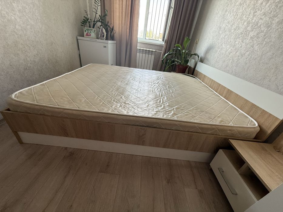 Двухспальная кровать