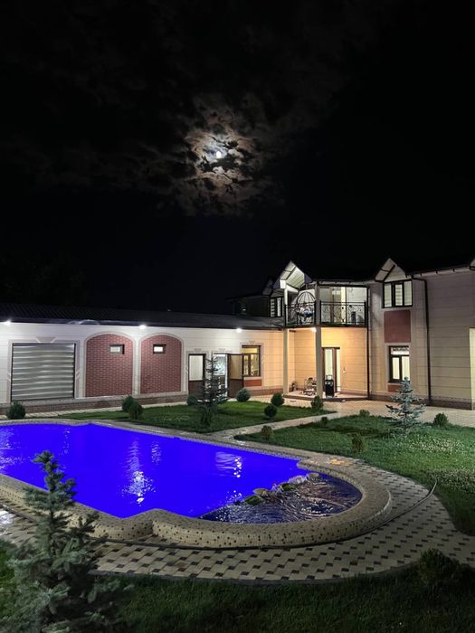 Oqtosh dacha BROKER 15 18 kishilik bez makler dacha oʻzimiki