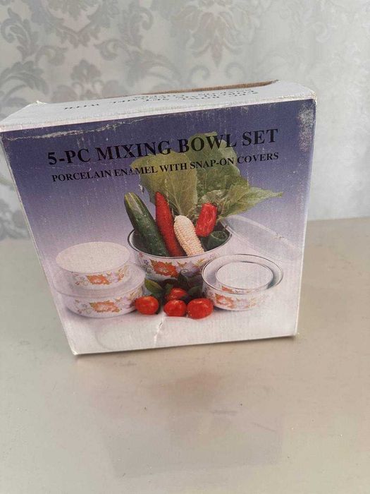 Новый набор контейнеров в упаковке