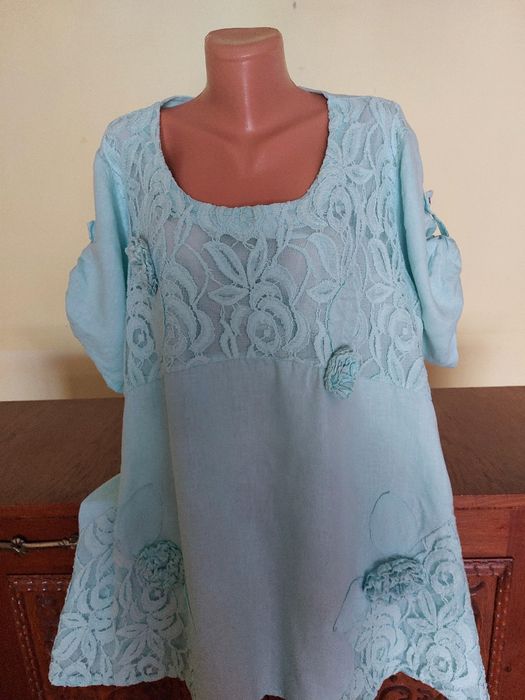 Redusa! Rochie/tunica noua 100% in, culoare de basm, bleu turcoaz cu dantela si trandafiri tot de in