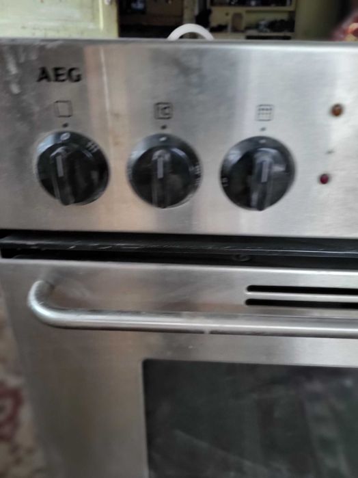 Фурна за вграждане AEG