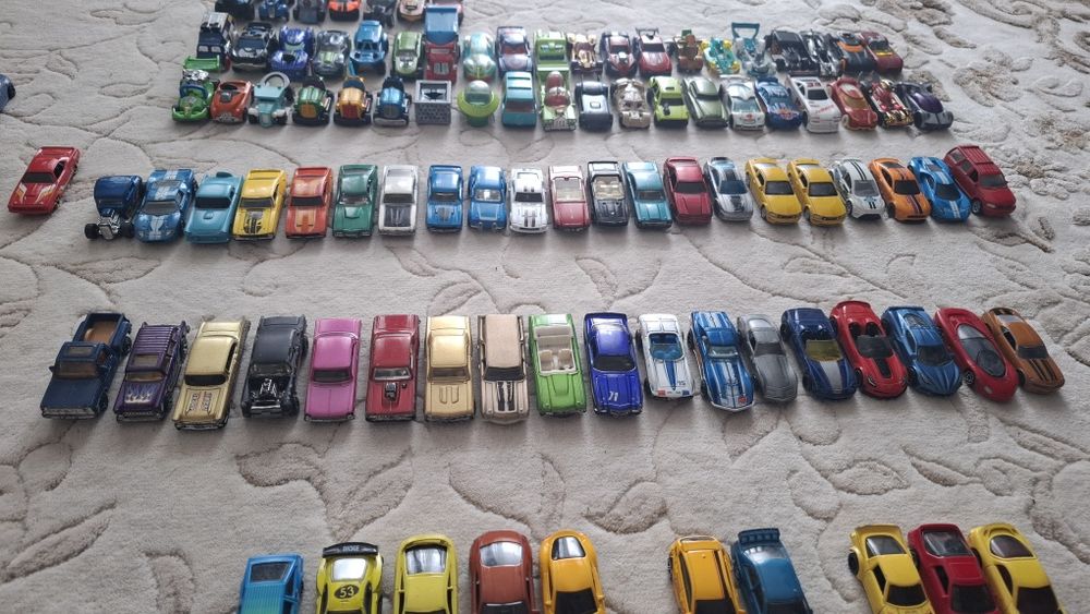 (10 LEI BUC) Colectie 265 mașinute - Hot Wheels, Matchbox, Burago, Majisto, etc

Alfa Romeo
AMC
Aston Martin
Audi
Bentley
BMW
Bugatti
Cadillac
Chrysle