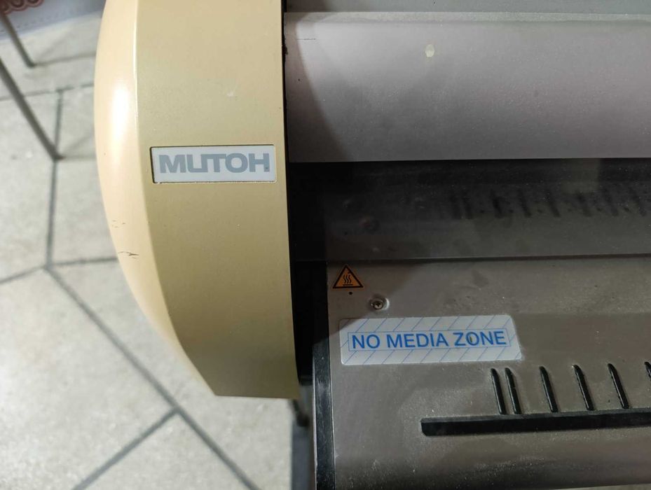 2 броя солвентни принтери за части Mutoh Rock HOpper 7 и 38