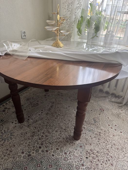 Срочно продаи Круглый стол