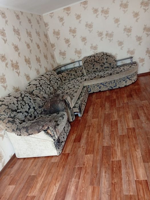 Отдам даром диван б/у.