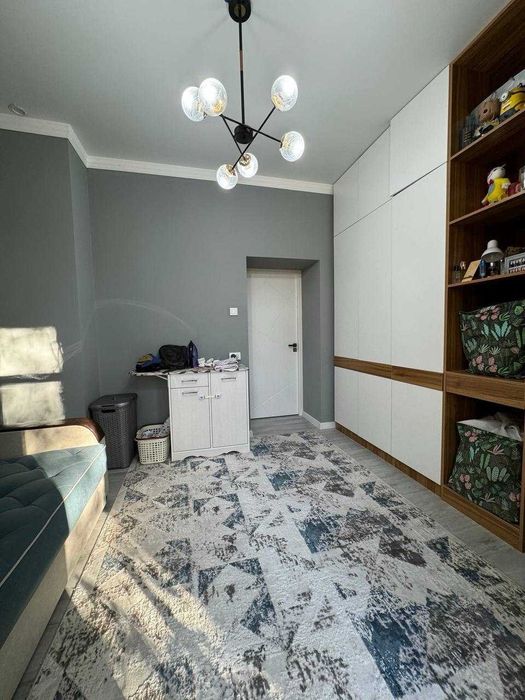 м.Минг Урик, музей искусств 3/2/3  72 м²