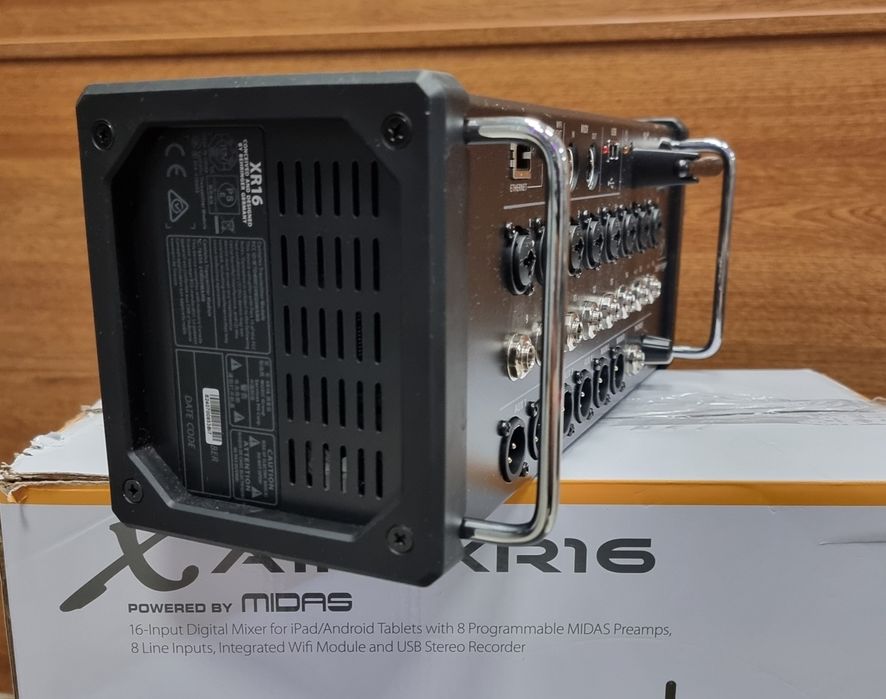 Amanet F28: Mixer digital cu 16 canale Behringer X Air XR16