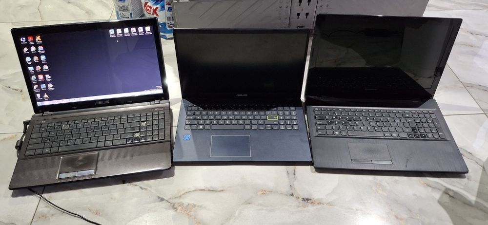 Vând trei laptop