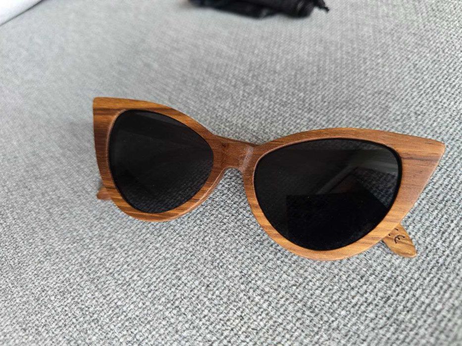Дизайнерски дървени очила