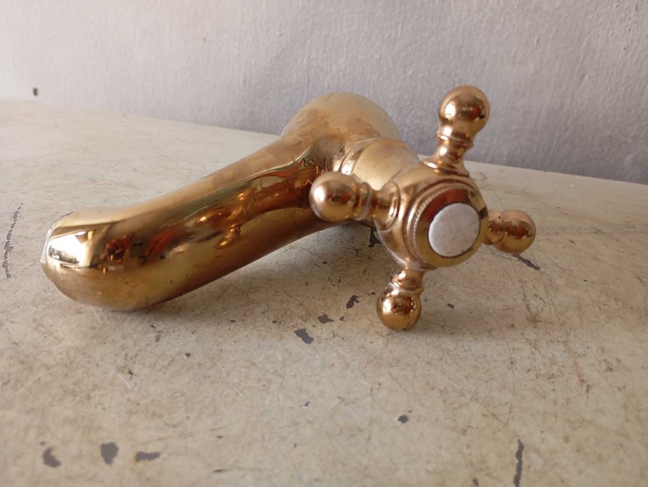 Луксозен кран за вода