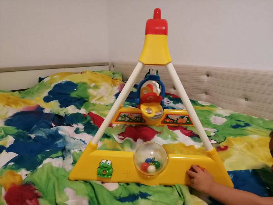 Antemergator paturica de activitati pentru copii mici