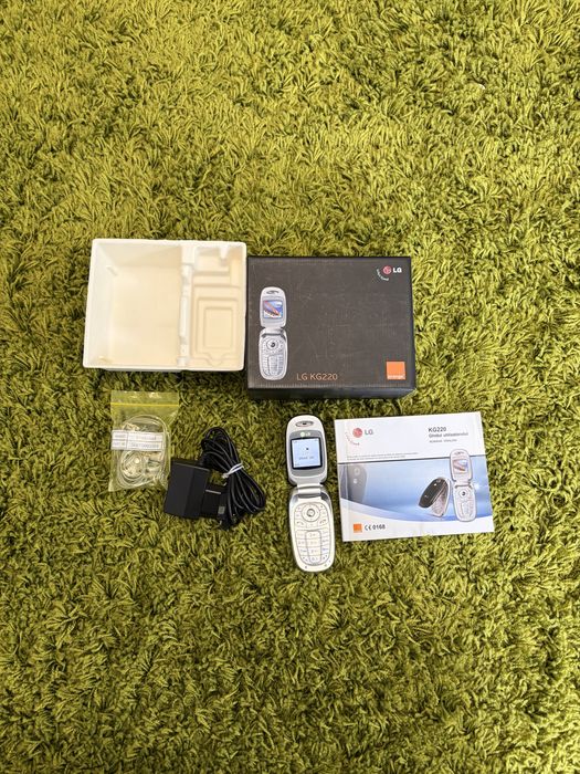LG KG220 Flip Phone Vintage Full Box – Funcțional, IMEI Match, Orange, Telefon de Colecție