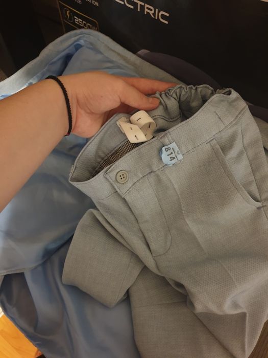 Vând costum de băiețel 5 ani