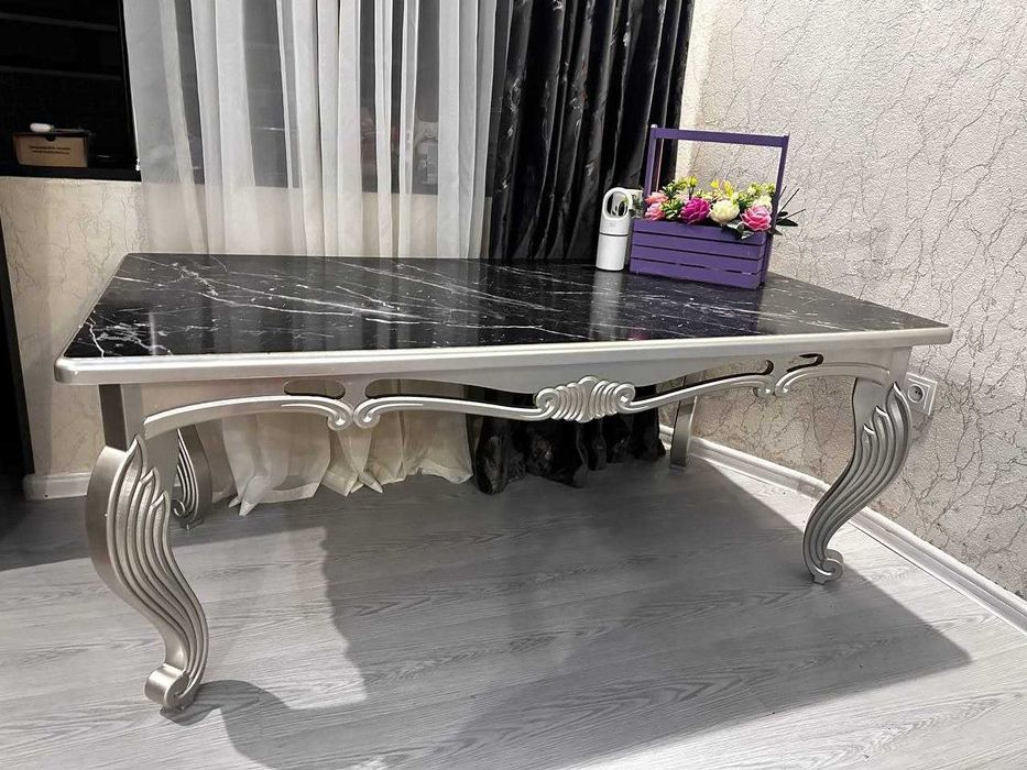 Стол для гостиной