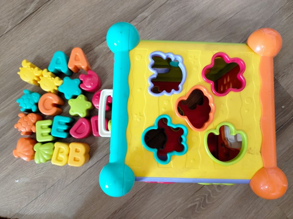 Развивающая игрушка -сортер