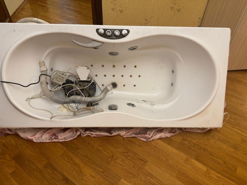 Продам ванна-джакузи в хорошем состояние
