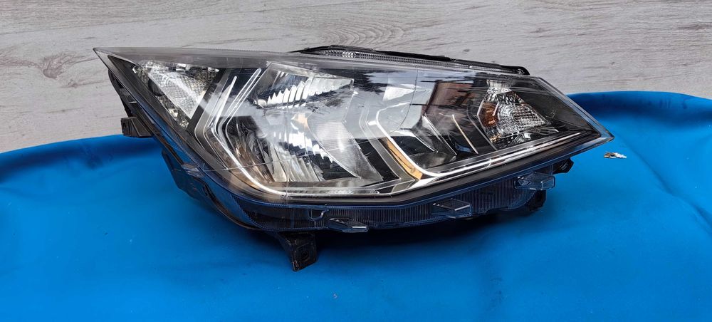 Десен фар за Seat Ibiza V / Фар за Сеат Ибиза 5