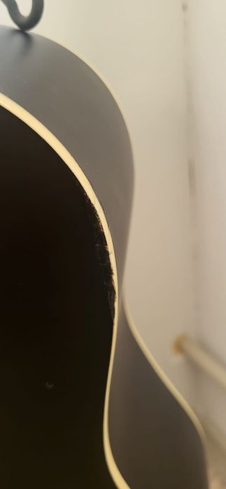 Продам акустическую гитару