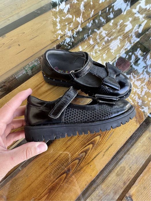 Продаю обувь на девочку