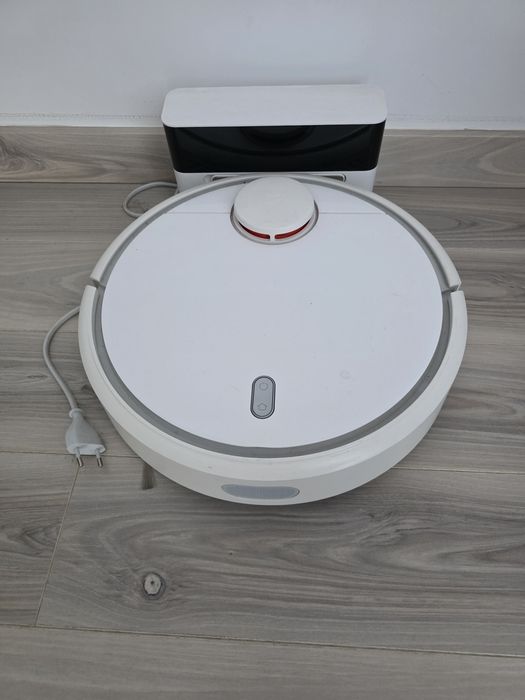 Xiaomi Mi Robot Vacuum – aspirator robot cu stație