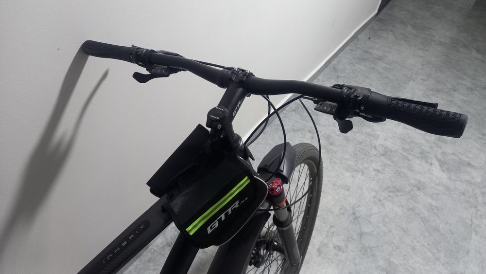 Велосипед спортивный марки GTR