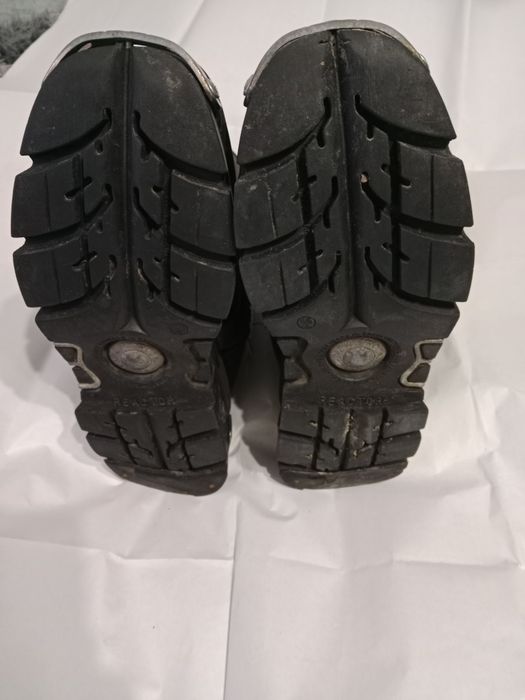 Продаются ботинки