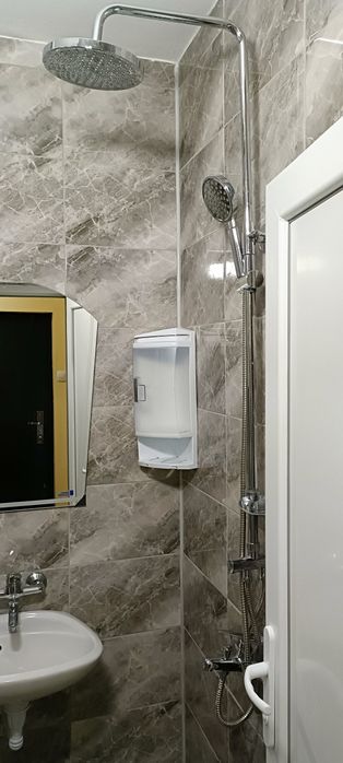 Дава се под наем,  Хале обзаведен