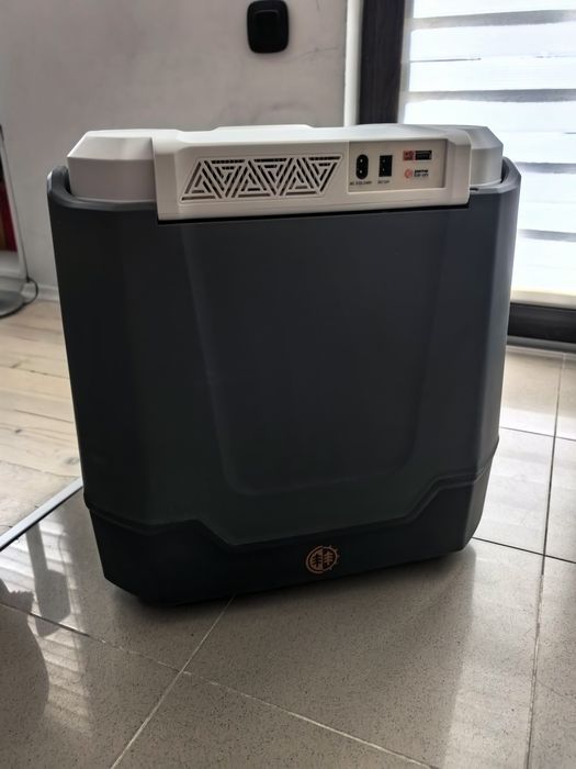 Хладилна кутия / чанта 12v 220v 33 литра