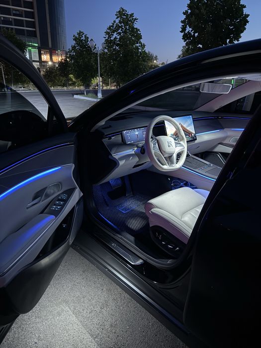 BYD Han L 701km