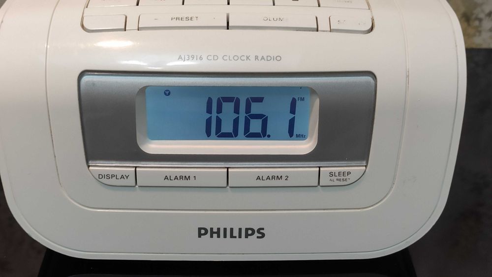 Philips AJ3916/12  радио, CD плеер, будильник, AUX.