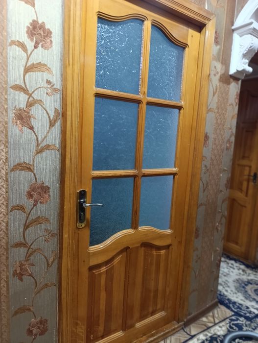 Продам двери (из настоящего дерева)