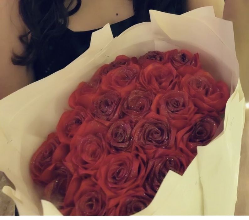 Атласные розы букет