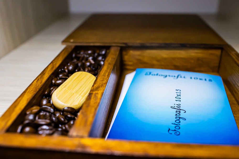 Stick Usb Lemn 3.0 + Cutie Fotografii 10X15 HANDMADE ***ARAD***