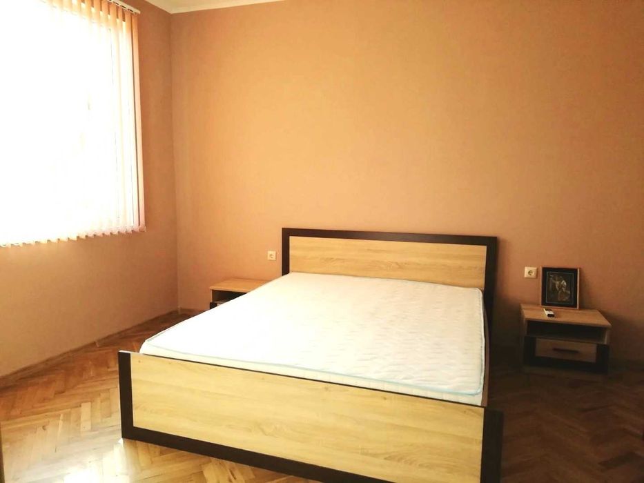 Дава се под наем Тристаен апартамент в Варна, Гръцка махала - 70 кв.м за 510 € - Снимка #3