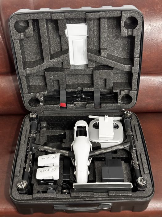 Drona profesională DJI INSPIRE 1+Zenmuse X3,geantă transport,2 baterii